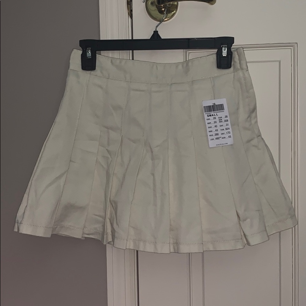 Brandy Melville pleated ivory skirt